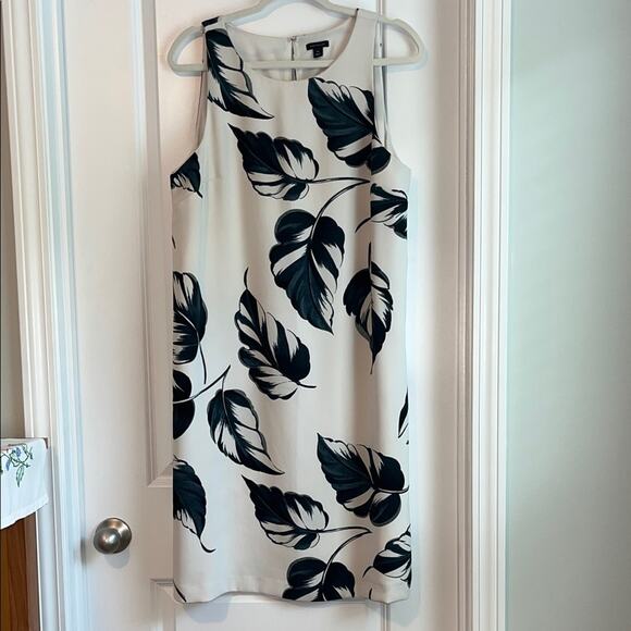 Ann Taylor Dresses & Skirts - Ann Taylor Sleeveless Leaf Print Sheath Dress